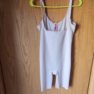 SPANX Open Bust Mid-Thigh Bodysuit Beige Slimming Nylon Lycra 10235R Size XL 