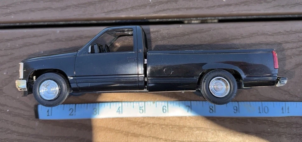 1988 Chevrolet C/K 1500 Long Bed Black Diecast Truck Model 11.5” OBS GMT400 - Image 4 of 4