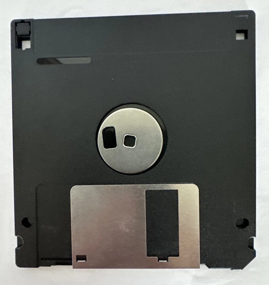 Doom 3D Original ID Software Shareware 3.5 Floppy 2 Disc Set Gold Medallion 1993 - Image 4 of 4