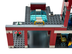 Lego 2007 City Fire Station 7945 Complete Building Set w/ Box & 2 Manuals