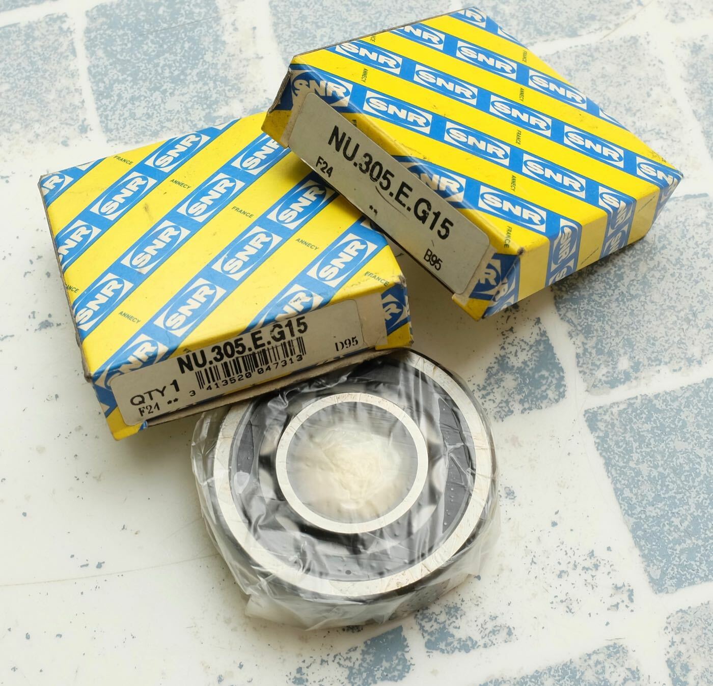 Roulement NU305EG15 SNR galet cylindrique 25x62x17 pour moteur