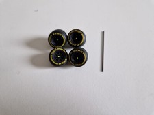 Roues Minichamps 1/43 F1 - Pirelli P Zero (jantes noires, écrou jaune) (ensem...