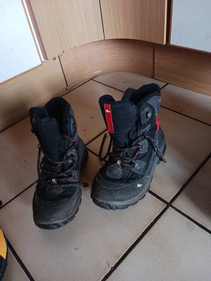 Jungen Schuhpaket, Gr. 34/35 Hausschuhe,halbstiefel,hallen Fussball Nike Hypver - Bild 4 von 4