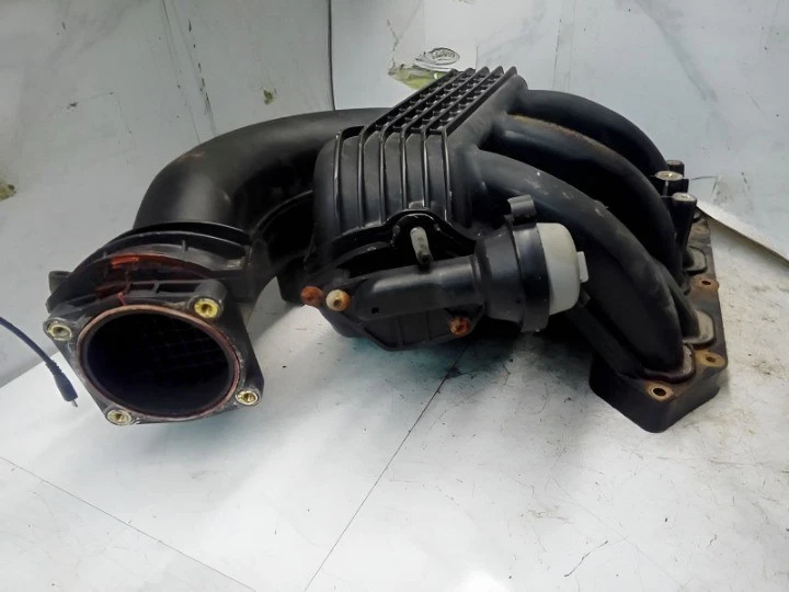 2005-2018 Nissan Frontier Upper Engine intake Manifold Assembly OEM - Image 2 of 4