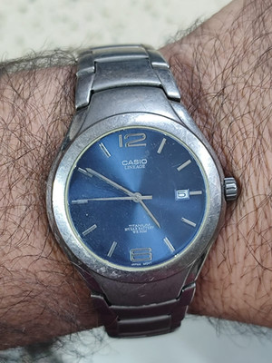 Vintage Casio LINEAGE LIN-169 2719 BLUE DIAL TITANIUM WORKING USED
