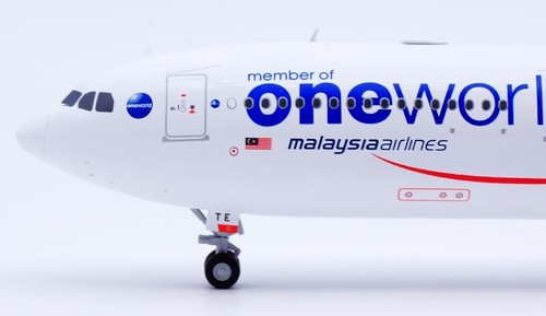 1:200 JC Wing Diecast Aircraft Model Malaysia Airlines Airbus A330-300 9M-MTE - Picture 3 of 12