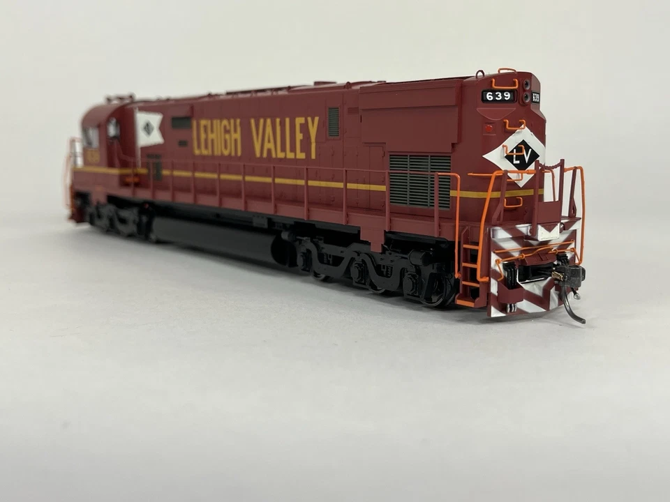 Bowser HO Scale Lehigh Valley Cornell Red #639 C-628 DC Powered - Image 4 of 4