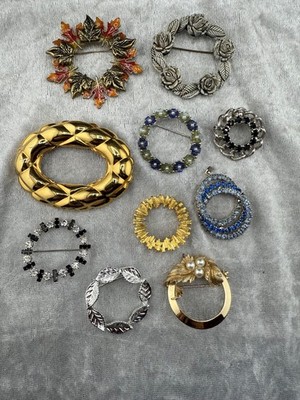 Vintage  Brooch Lot Rhinestone Wreath Several Signed