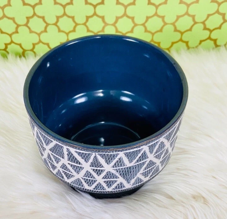 Maceta Triángulos Cerámica Gráfica Geométrica Blanco y Negro Pop of Blue Foto 4 de 4