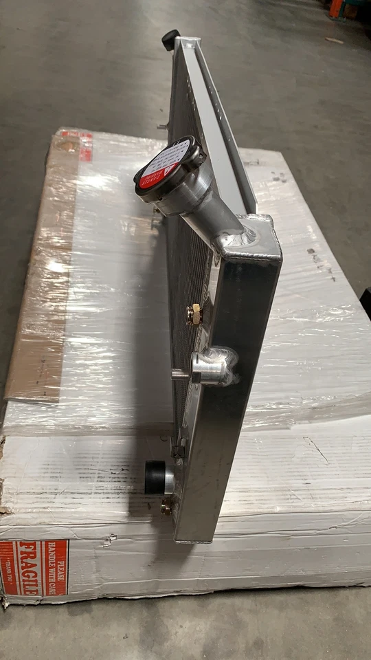 Radiador completo de aluminio de 3 filas para Chevrolet Impala/Monte Carlo 2000-2005 3,8 L/3,4 L Foto 2 de 4