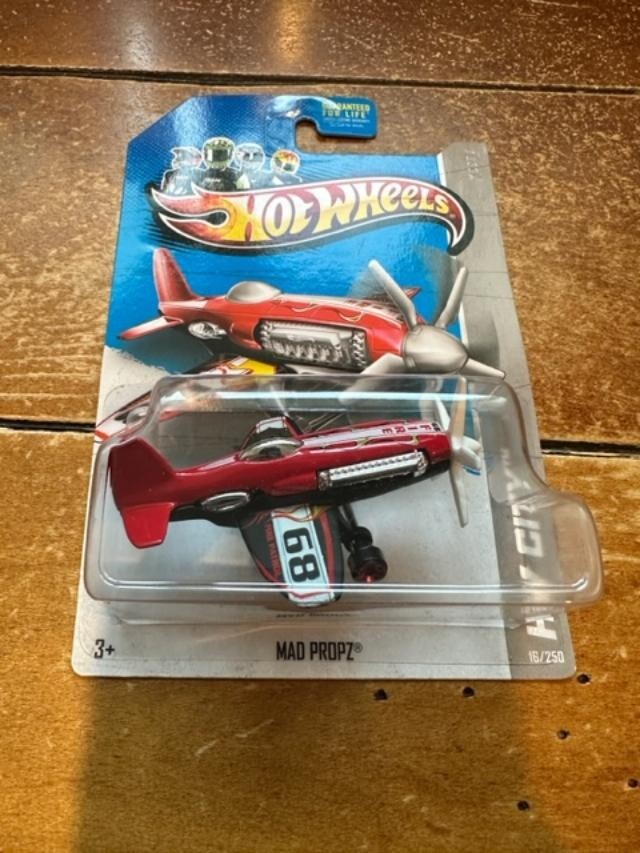 2013 Hot Wheels HW City Mad Propz #16 Red/Black
