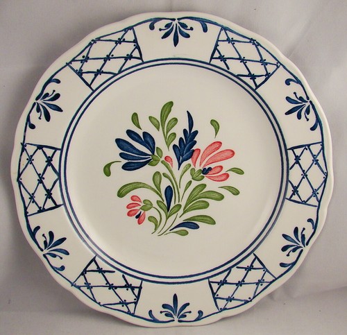 Johnson Brothers England PROVINCIAL Scalloped Dinner Plate(s) Used