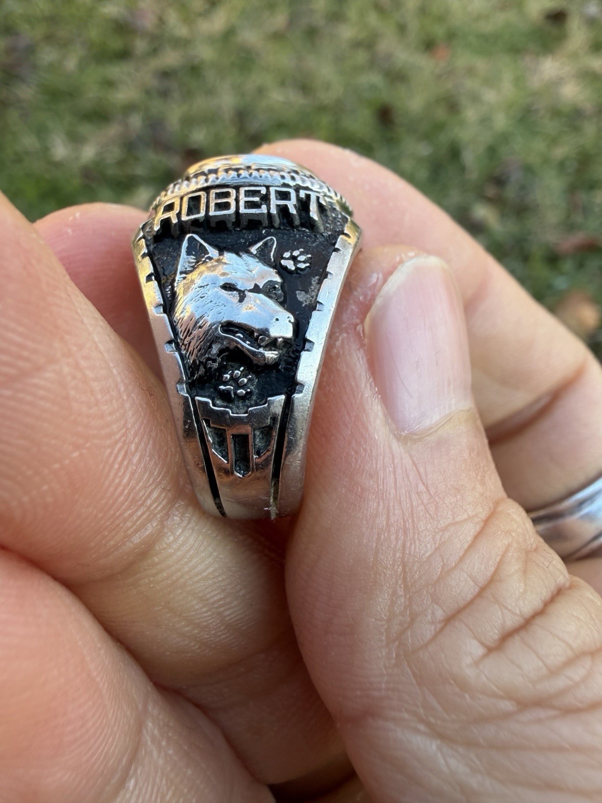 Hunter Huss High School Class Ring - image 2