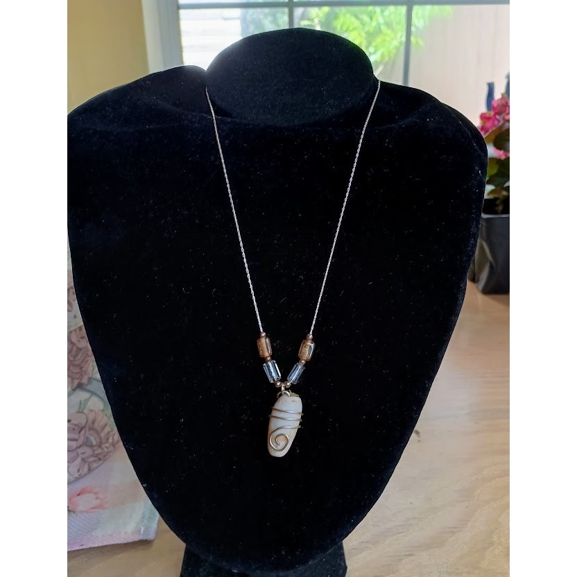 Vintage Silver Tone Chain Beaded Necklace Shell Pendant Wrapped Wire