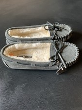 NEW Minnetonka Faux Fur Lined Moccasin Slippers with Bow Accent