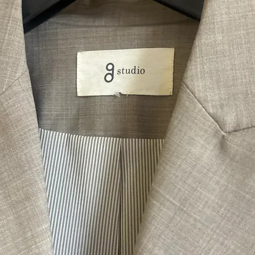 Beige Jacket with Patterned Lining for Spring & F… - image 4