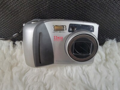 Toshiba PDR-M65 3.3MP Digital Camera w/ 3x Optical Zoom