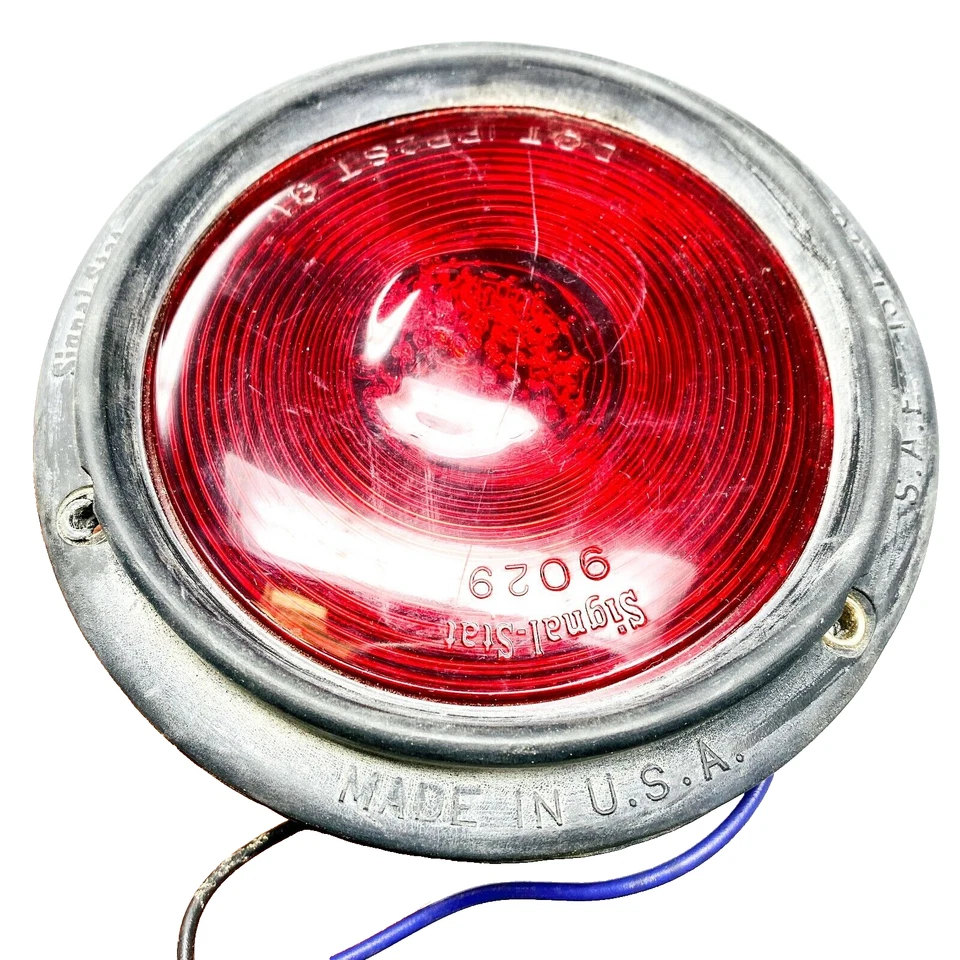 Vintage Signal Stat 9029 Red Truck Tail Light 4520 Series Made in USA, 2 Pcs - Image 2 of 4