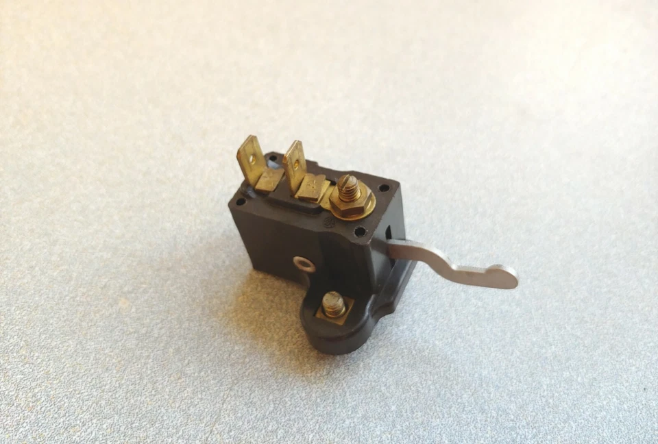 BONITO INTERRUPTOR LUZ PEDAL FRENO ORIGINAL USADO PORSCHE 911 912 930 914 914-6 Foto 4 de 4