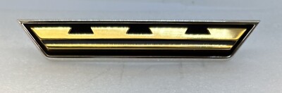 1964 Chrysler NEWPORT Grill Kühlergrill Medaillon Ornament Emblem 2417747 OEM
