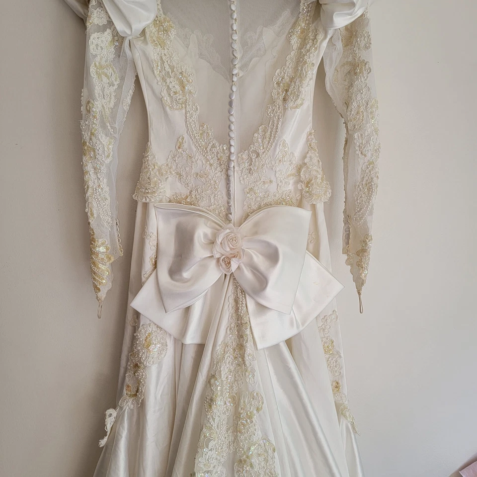 Vestido de novia romance Eve of Milady 3 tren bullicioso, exquisito vestido vintage XS-S Foto 3 de 4