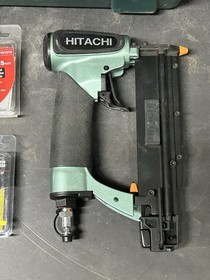 Hitachi NP35A 23-Gauge 1-3/8" Pneumatic Pin Nailer with Case - EXCELLENT COND.