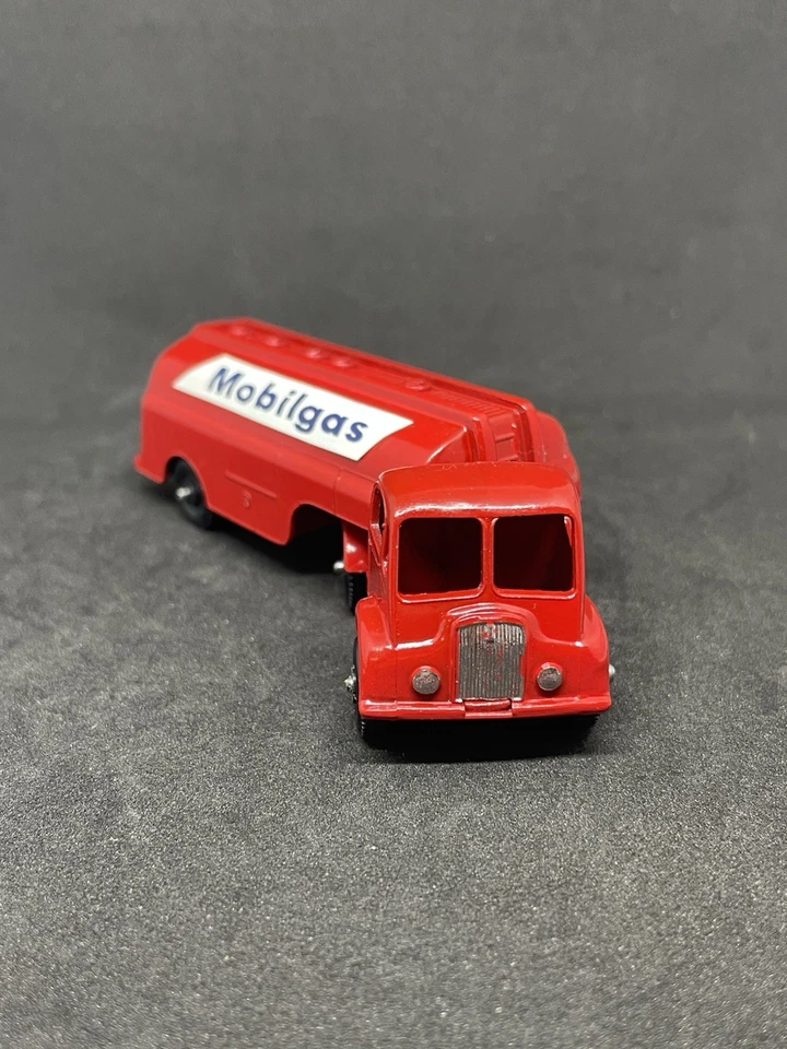 Vintage Lesney Matchbox Accessory Major Pack Custom Mobilgas Tanker  Restored. - Image 3 of 4