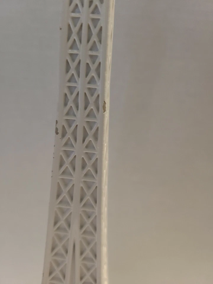 Decoração de mesa torre Eiffel resina branca três mãos 15" - Imagem 4 de 4