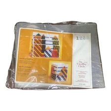 Vintage 1983 Creative Circle Plastic Canvas Pencil Design Desk Organizer 1222