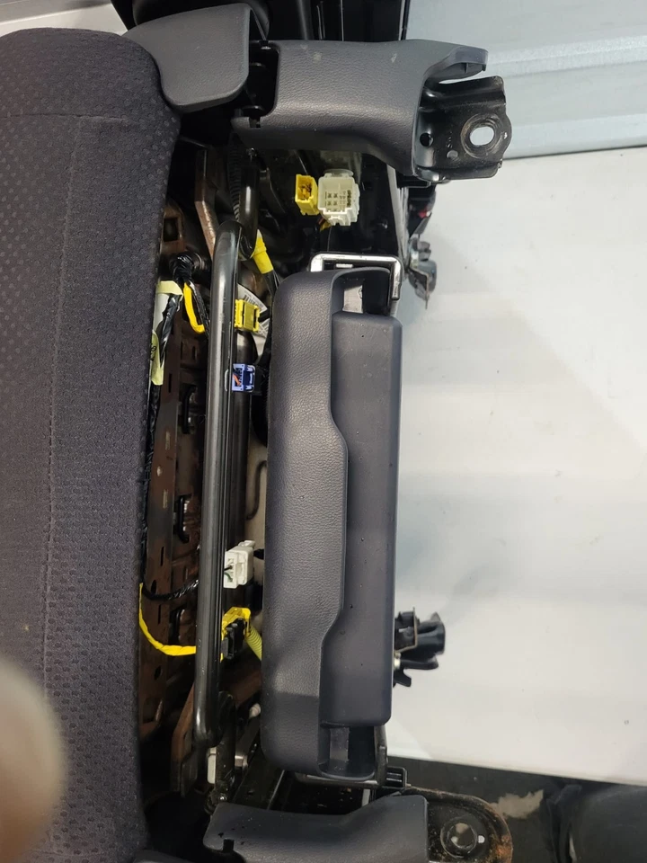 2007 2008 2009 2010 Honda CR-V Passenger RH Side Seat W/Center Console OEM - Image 3 of 4