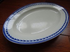TOURNAI  ANCIEN PLAT EN PORCELAINE époque 19 eme lg  29 cm