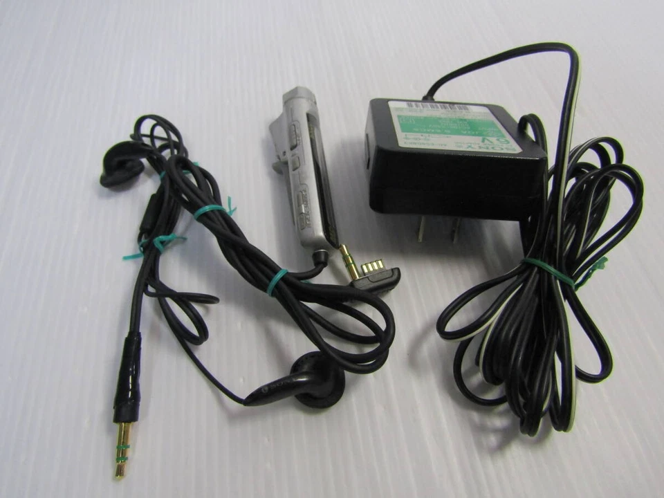 Sony MZ-R50 Portable MiniDisc Player Silver MD Walkman Japan - Image 2 of 4