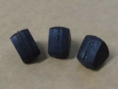 Triumph Tiger Cub T1132 Clutch Centre Rubber Large x3 ' - Picture 4 of 4