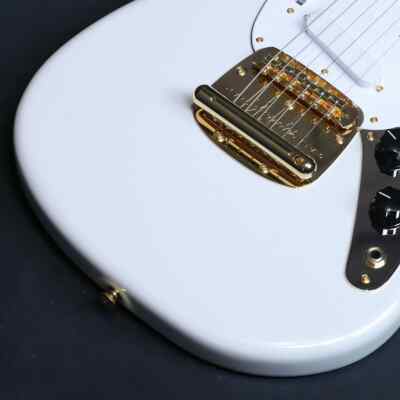 Fender Made in Japan Traditional 2025 Collection 60s Mustang White