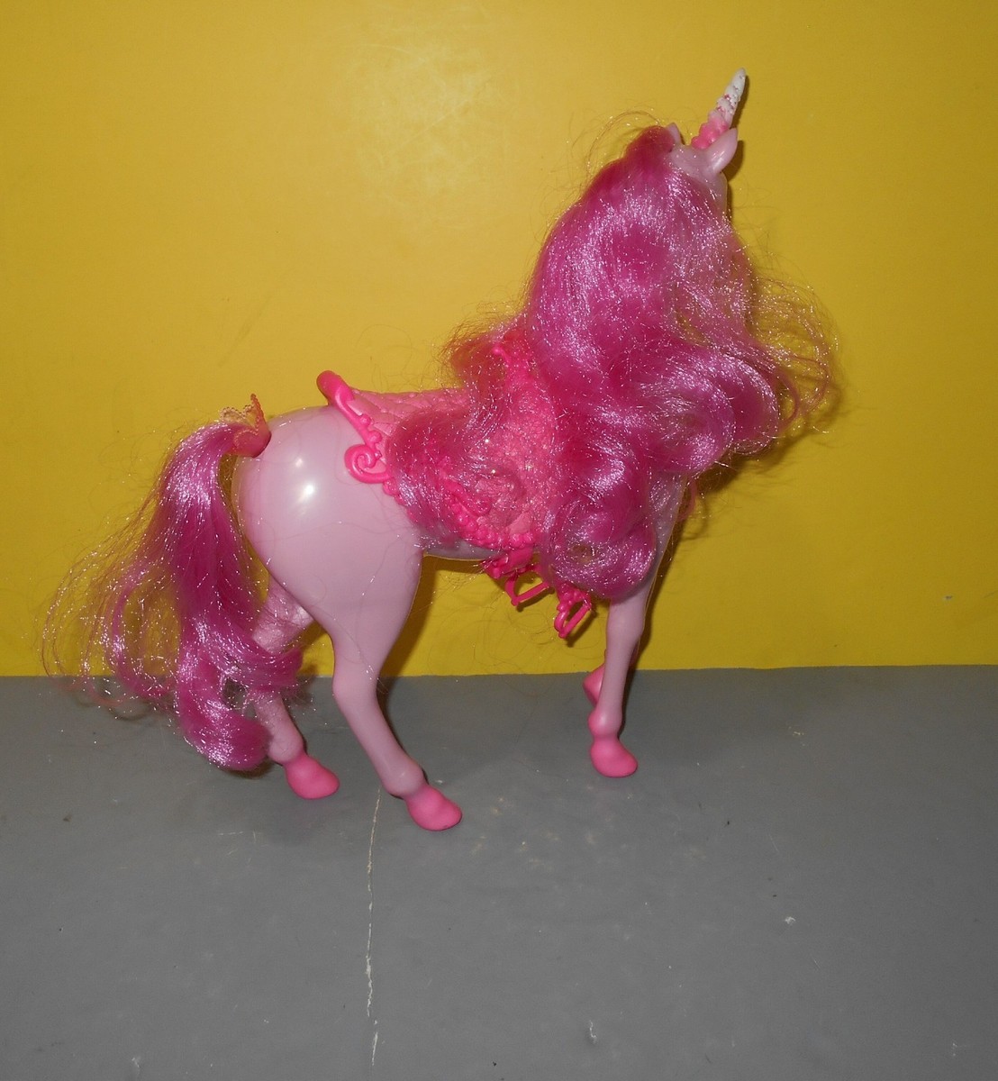 Barbie バービー 人形　ポニー Mattel 2011 Barbie Doll Pink Regal Unicorn Pony Horse w/ Sparkle