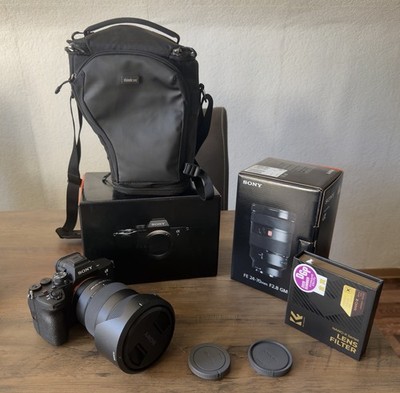 Sony Alpha 7 IV mit Objektiv: Sony FE 24-70mm | 332 Auslösungen | Zubehörpaket