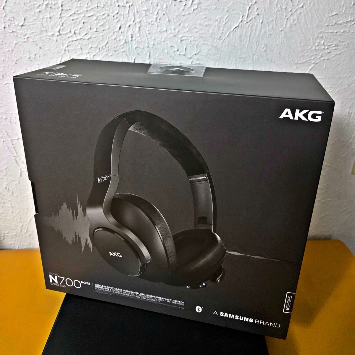 新品未開封AKG N700 ワイヤレスヘッドホン ブラック AKG N700NC Wireless Noise Cancelling Headphones - Silver/Black