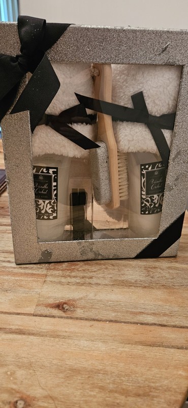 Simple Pleasures Vanilla Orchid Foot Care Set w/ Slippers Wash & Lotion