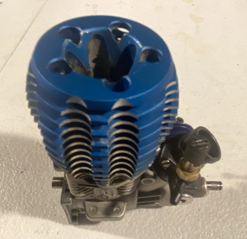 TRAXXAS 2.5R Nitro Engine for Parts Or Repair See Photos - Image 2 of 4
