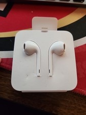 Apple Wired Earbuds - Lightening Connection