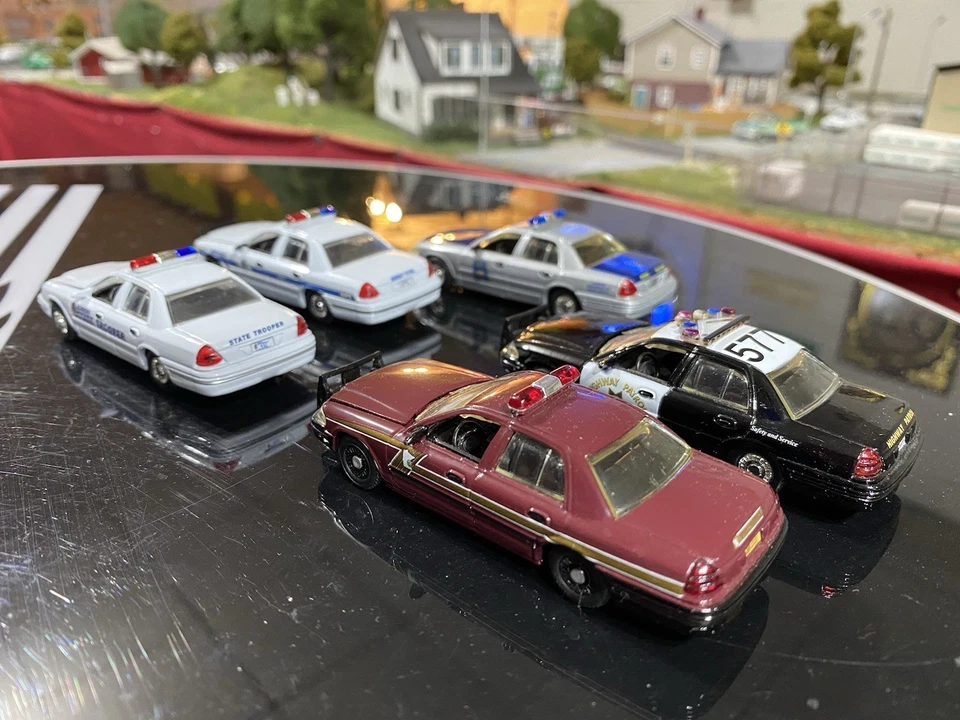 SpecCast 1:64 Ford Crown Victoria Alabama,California,Minnesota, Arizona,Kansas - Image 2 of 4