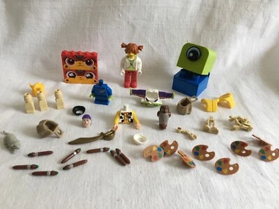 LEGO lot de minifigs incomplètes et accessoires Toy Story, Lego Movie, etc. - Photo 1/4