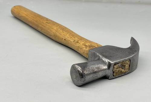 Vintage 25oz Claw Hammer Nail Puller Carpenters Tool