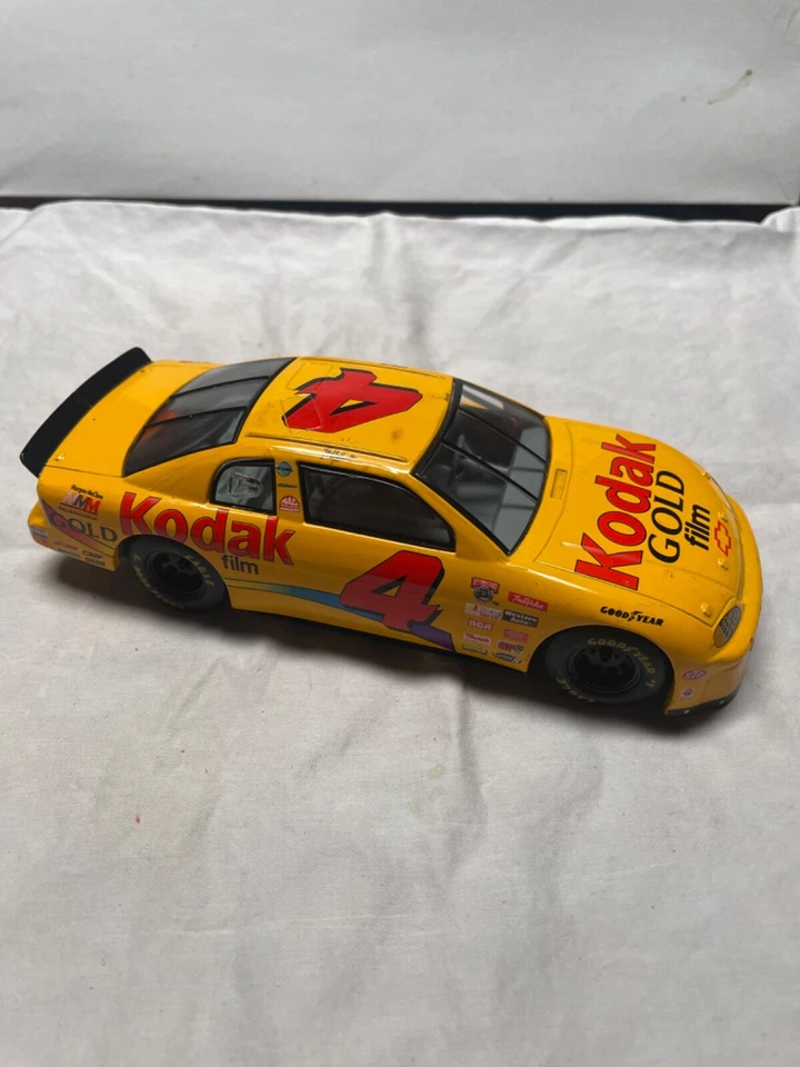 1995 Racing Champions Kodak Gold Bobby Hamiliton #4 Monte Carlo 1:24 Nascar die Foto 3 de 4