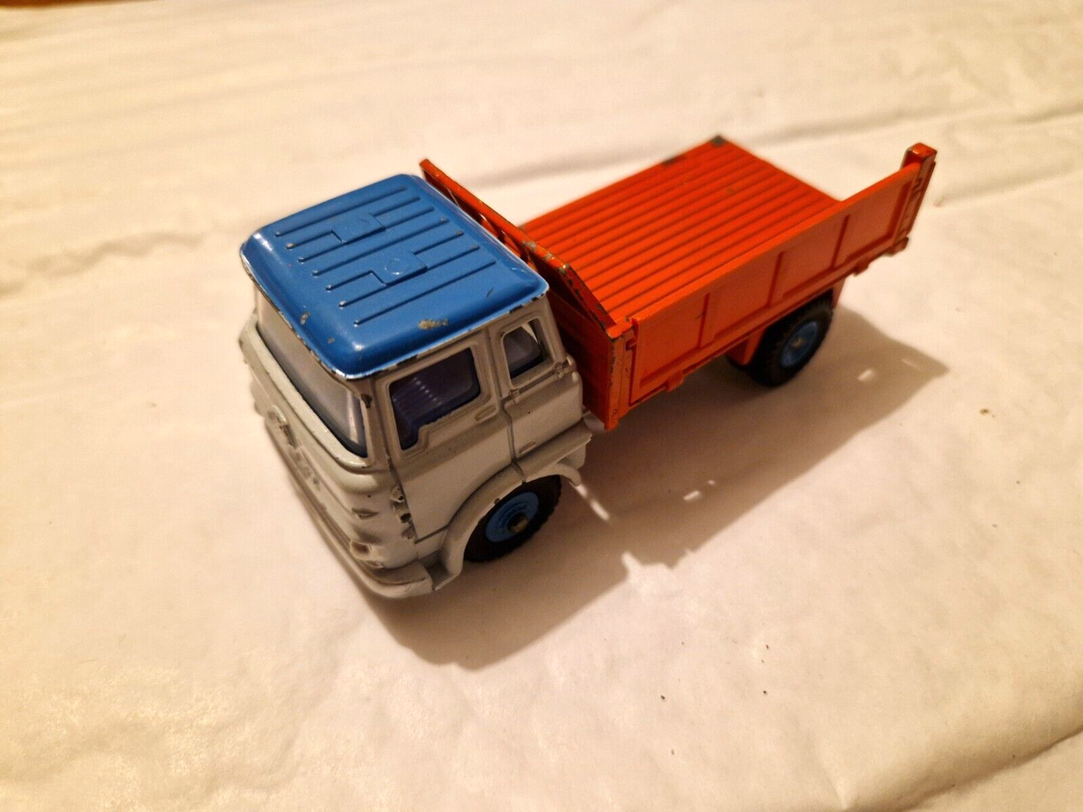 VINTAGE 1960'S DINKY TOYS 435 - BEDFORD TK TIPPER DIECAST MODEL