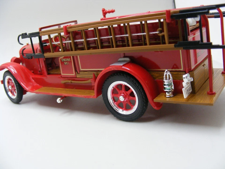 1928 Reo Fire Truck 1/32 New In Open Box - Image 4 of 4