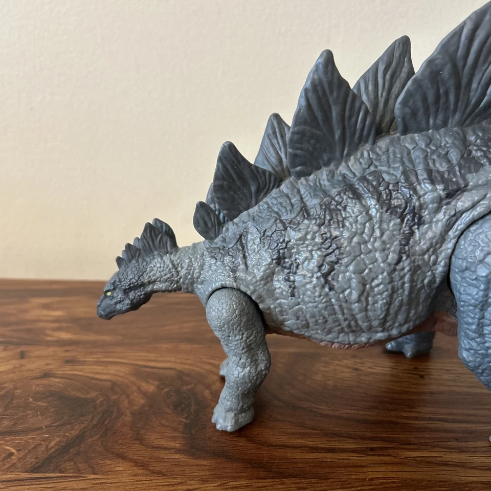 Экшн-фигурка Mattel Jurassic World Camp Cretaceous Stegosaurus - Изображение 2 из 4