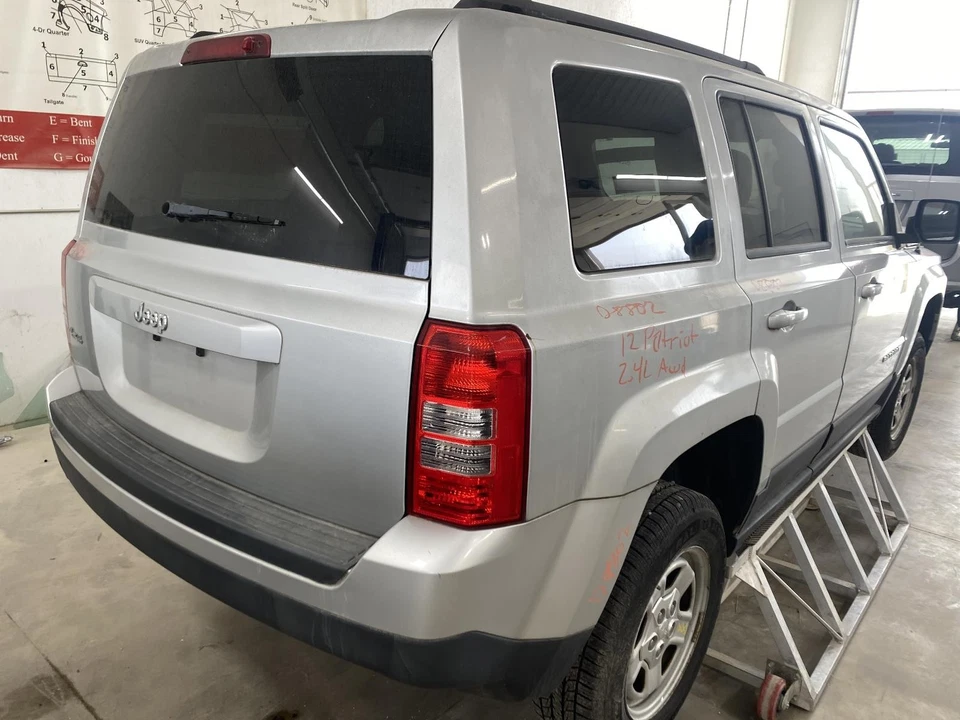 Used Turn Signal / Parking Light Assembly fits: 2012 Jeep Patriot Park Lamp-Turn - Image 3 of 4