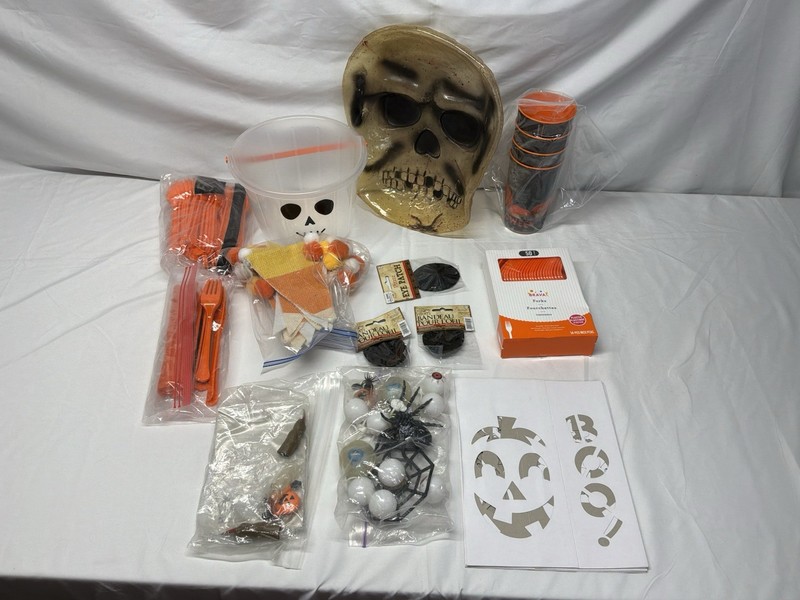 Vintage Halloween Party Supplies - Lot 1