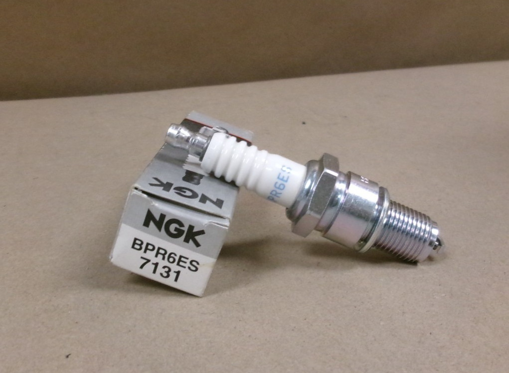 New NGK 7131 BPR6ES Spark Plug